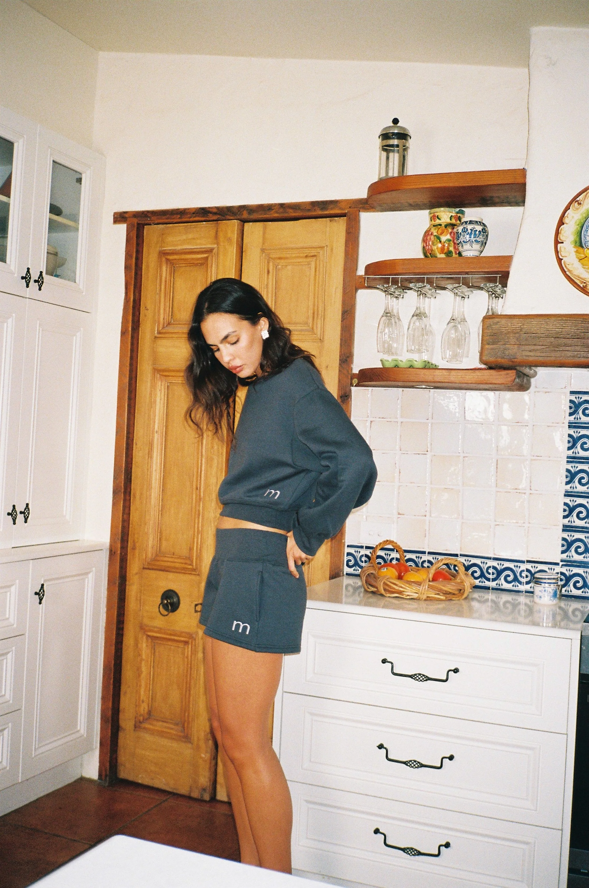 ESSENTIAL CROP SWEATER - Image 5