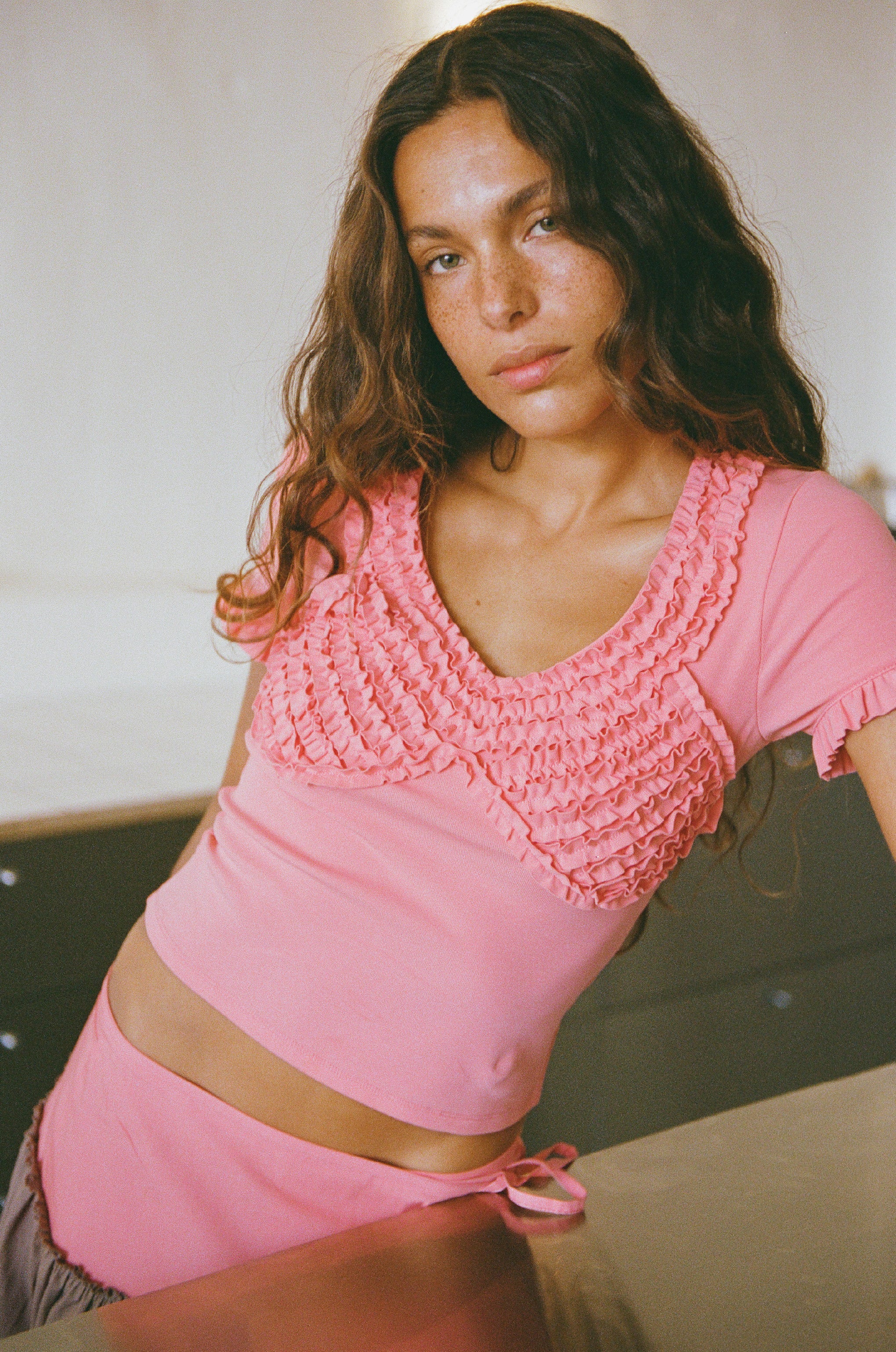 LULU RUFFLE TEE - Image 4